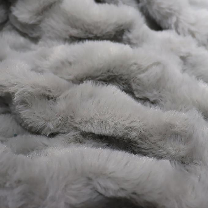 Włóczęga ognioodporna Fux Fur Throw Blanket 100 Polyester Blanket Flame Retardant 4